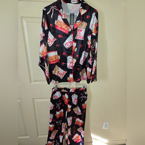 NWT Satin Chick-Fil-A Pajama Set - Picture 3 of 4